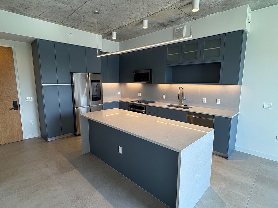 KITCHEN WITH ISLAND