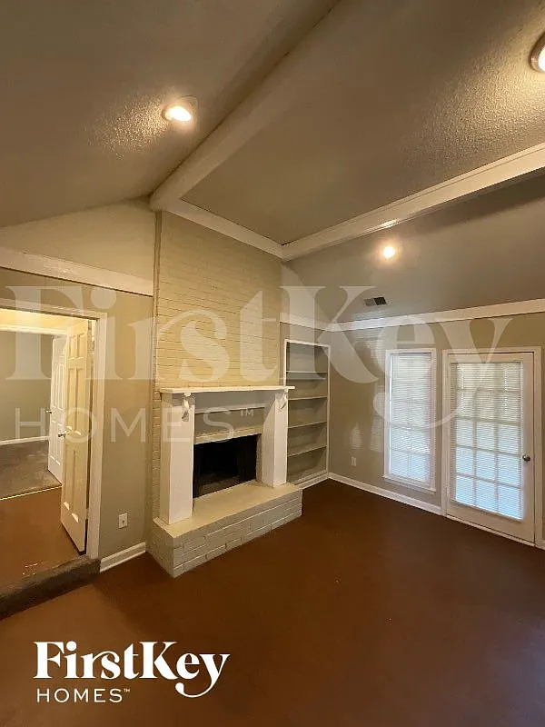 4 bed, 2.5 bath, 2044 sqft, $1,940 — Photo 2