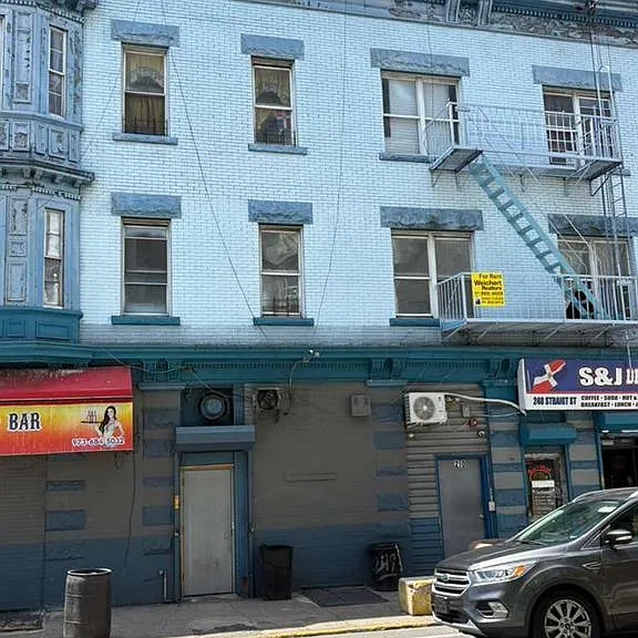 15 Park Ave — Photo 2