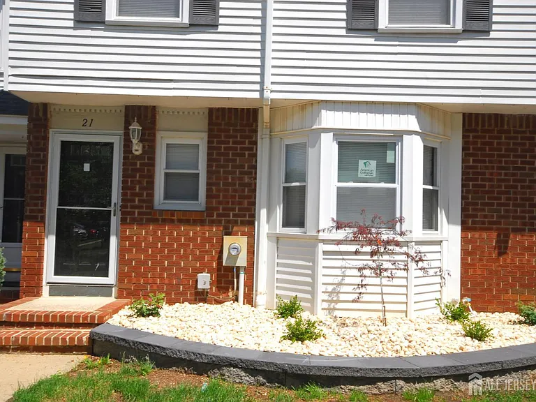 21 Rosewood Ct — Photo 2