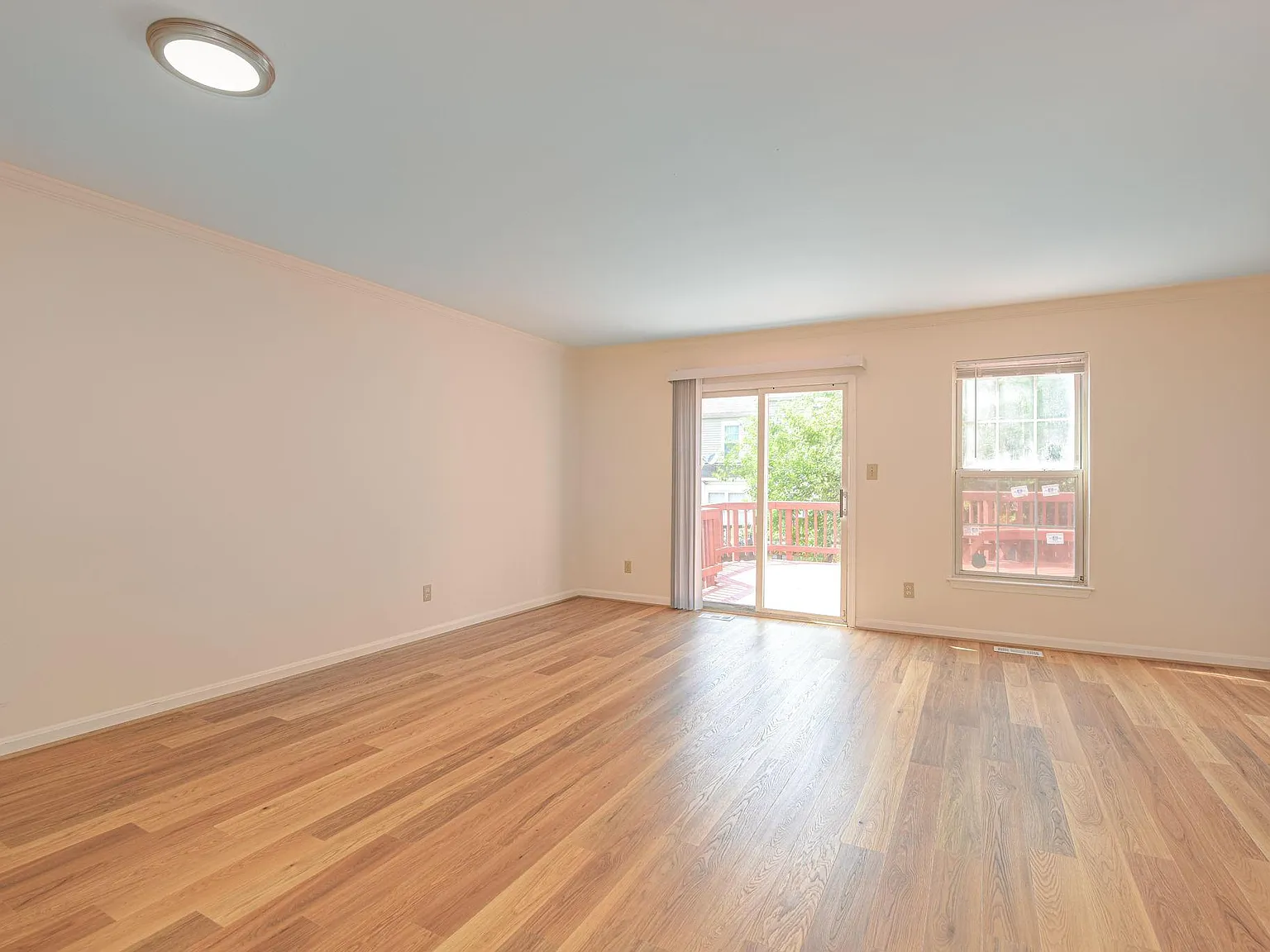 3 bed, 3.5 bath, 1906 sqft, $2,600 — Photo 4