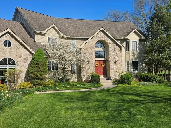 158 Boston Lake Dr, Valley City, OH 44280