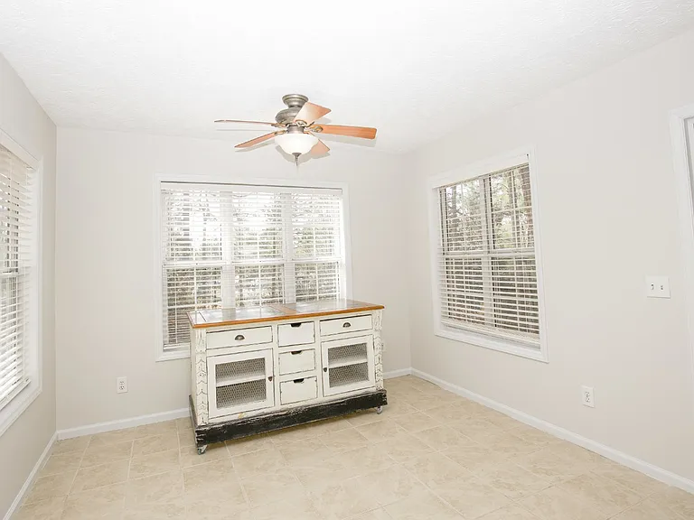 8 Moore Dr — Photo 18
