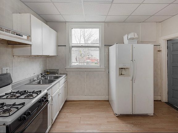 5th image of 1605 Arlington Ave #1