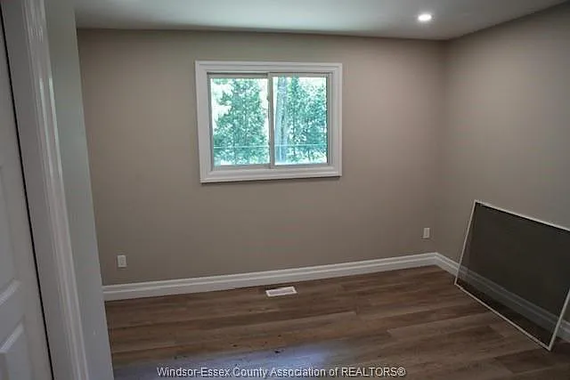 955 Roseland Dr S — Photo 15