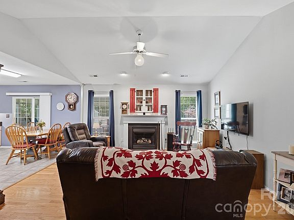 5th image of 1118 Slate Ridge Rd