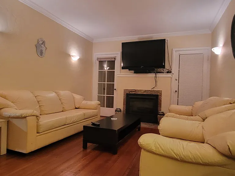 2452 Colby Ave — Photo 4