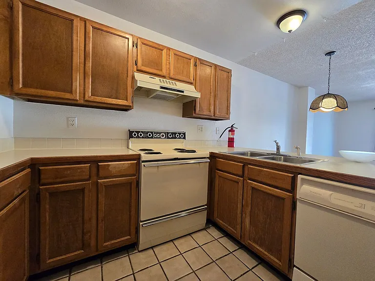 1513 Seneca Cir — Photo 5
