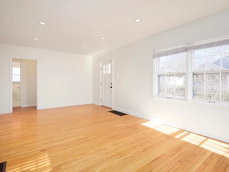 208 S Clark St — Photo 16