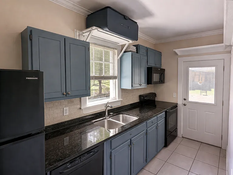 2115 Wallace St — Photo 15