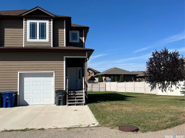 38 McKenzie Lane, White City, SK S4L 0B2