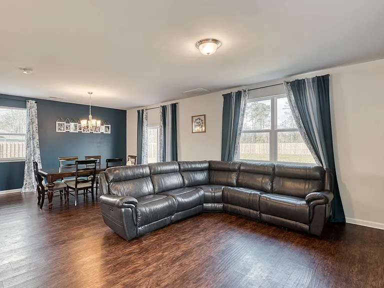 802 Lenox Dr — Photo 2