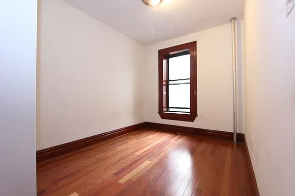 Rented by Dynamik Realty | media 20