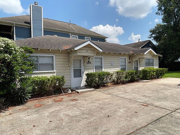 Duplex one bedroom each