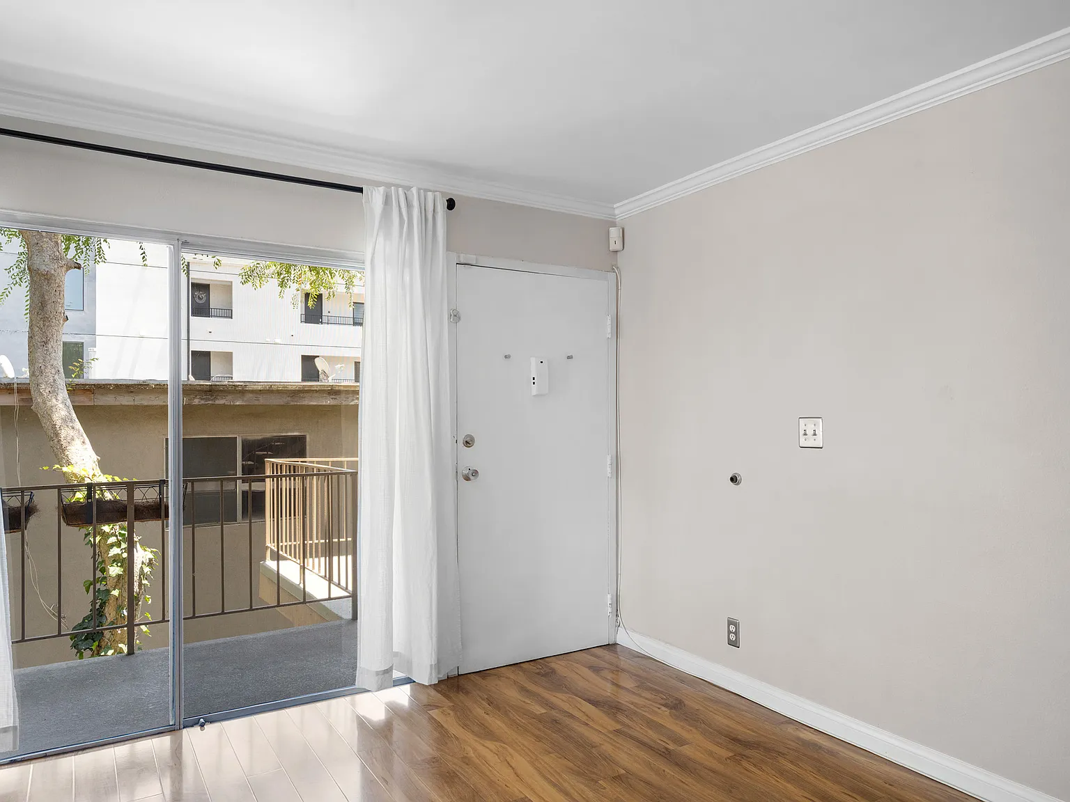 3 bed, 1141 sqft, $3,400 — Photo 4