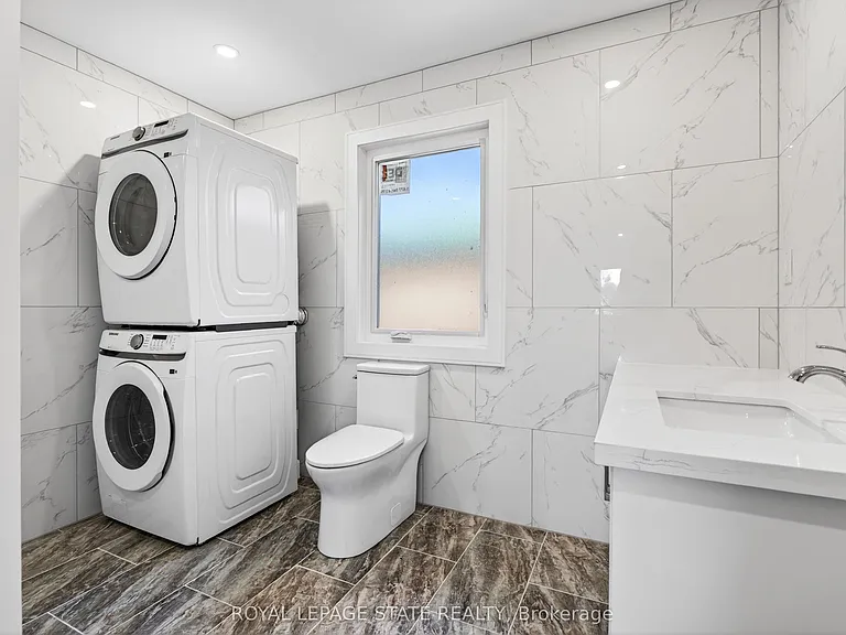 8 Cornell Ave #UPPER — Photo 24