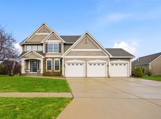 211 SW Oakmont Dr, Ankeny, IA 50023