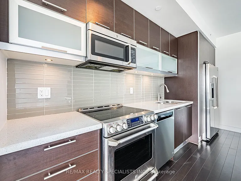388 Yonge St #7105 — Photo 18