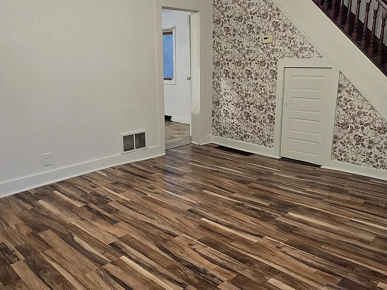 224 Catherine St — Photo 52