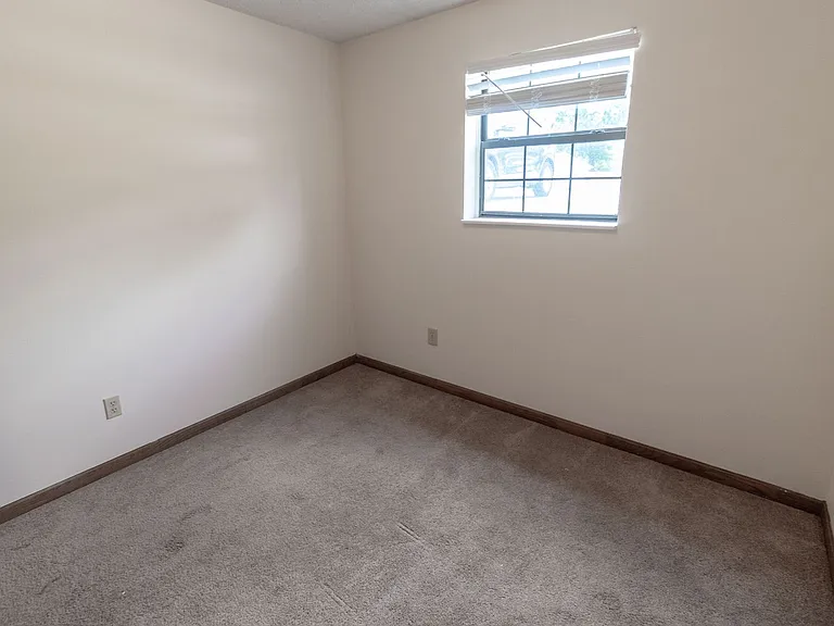 420 N East Park Ln — Photo 8