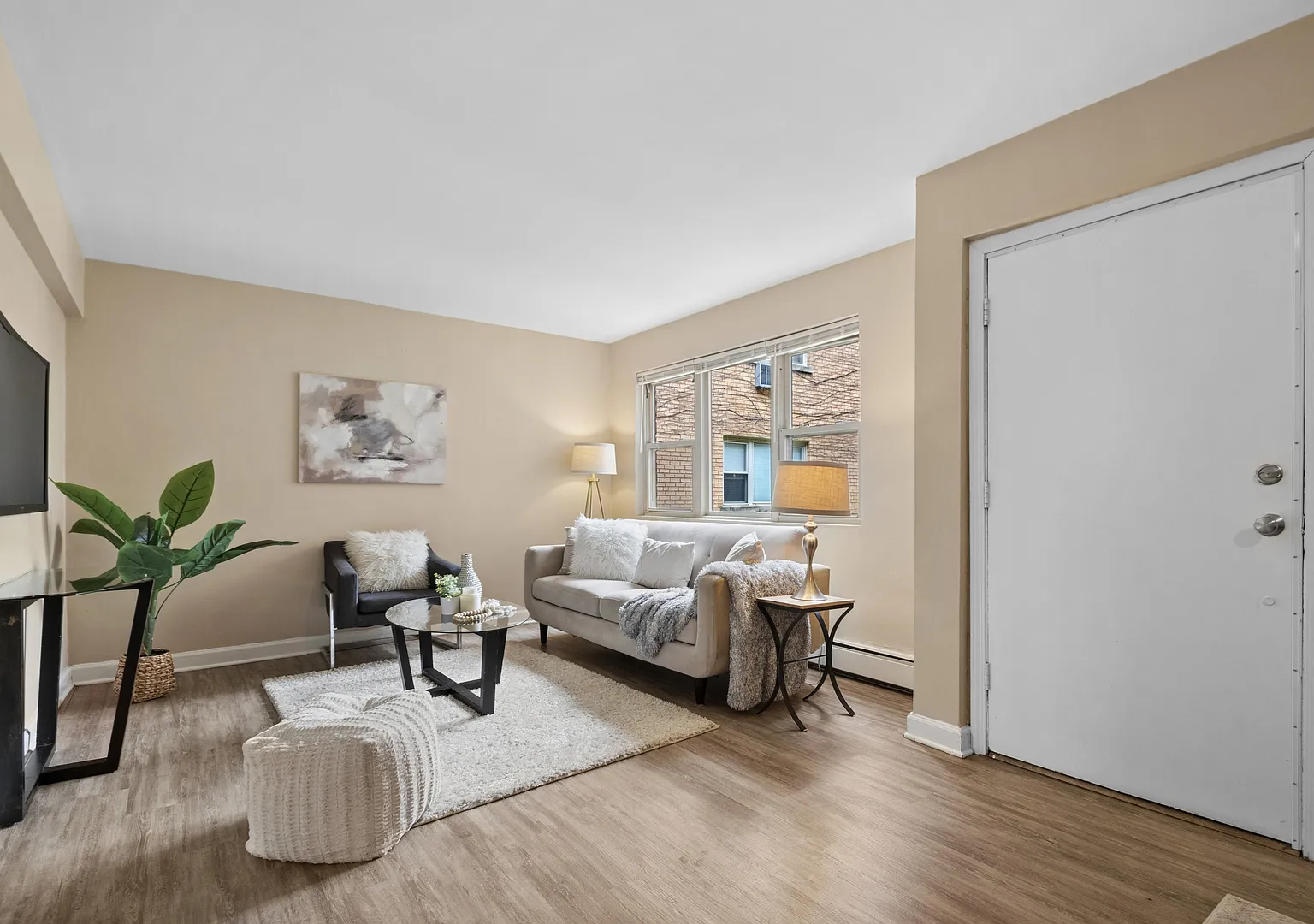 1 bed, 700 sqft, $1,650 — Photo 2