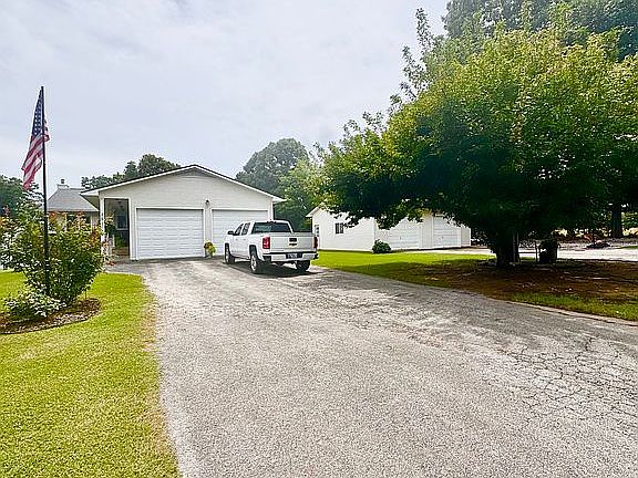 4th image of 262 Kellet Rd