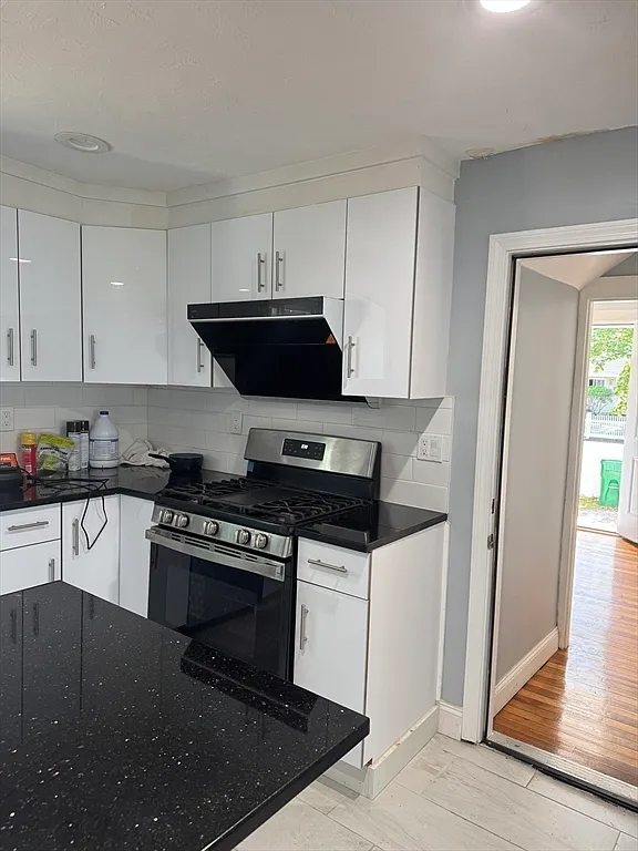 3 bed, 1.5 bath, 1200 sqft, $3,400 — Photo 1