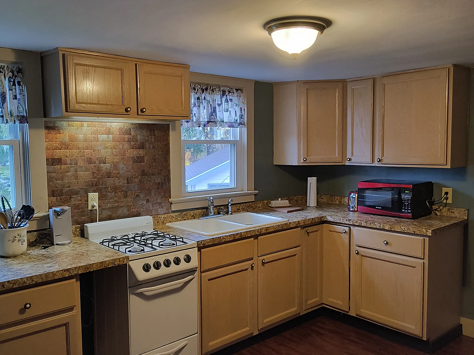 1 bed, 700 sqft, $1,200 — Photo 4