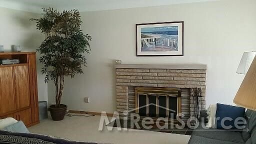 3rd image of 19701 Mauer St
