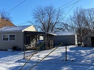 3rd image of 1244 W Lexington Pkwy