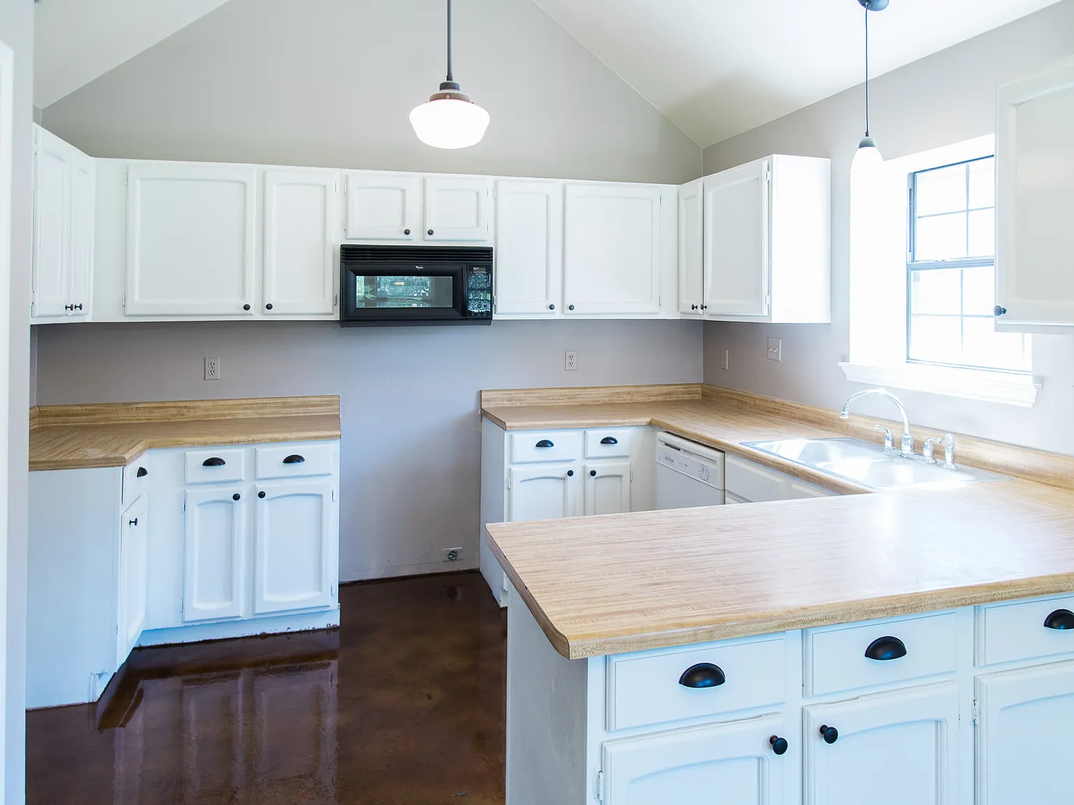 3 bed, 1258 sqft, $2,300 — Photo 3