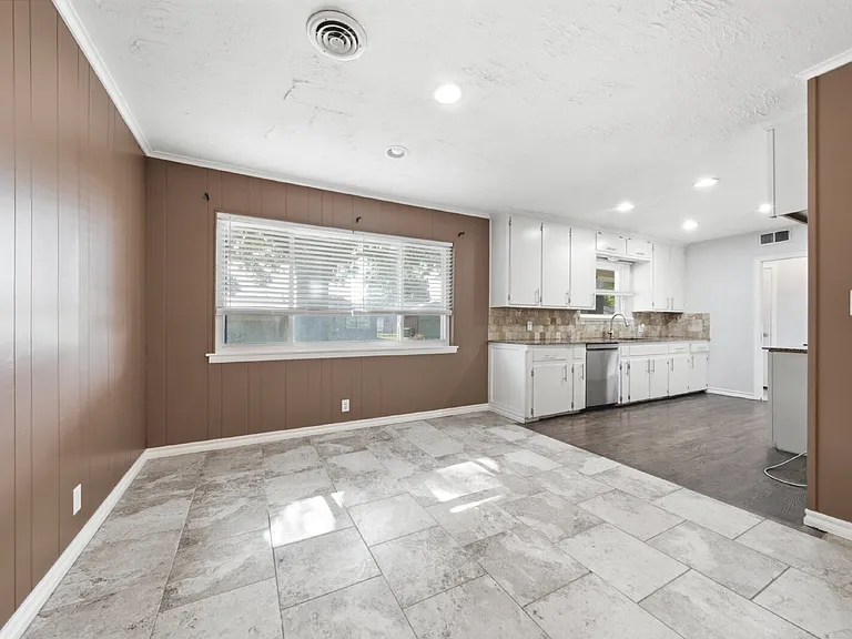 2820 S Hudson Ave — Photo 10