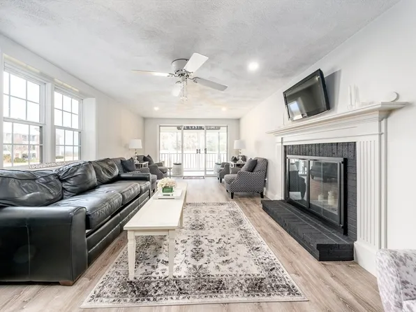 91 Highview Dr, Sandwich, MA 02563