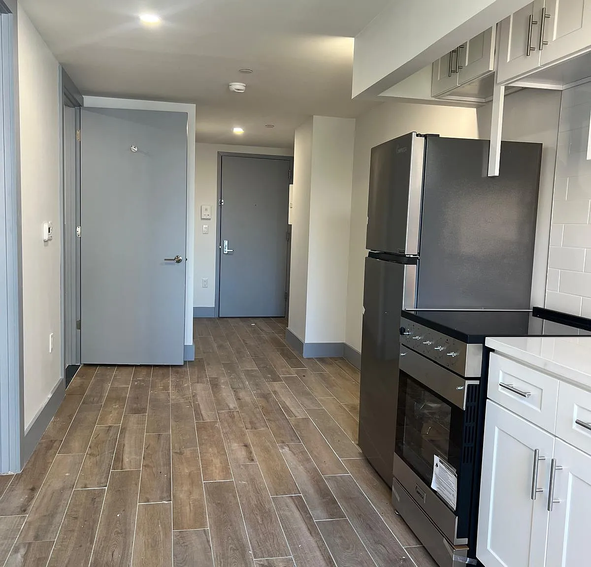 1 bed, 700 sqft, $2,762 — Photo 3