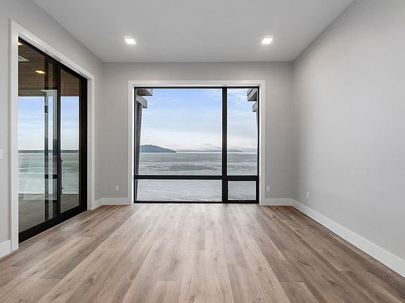 3rd image of 802 Sandpoint Ave #8404