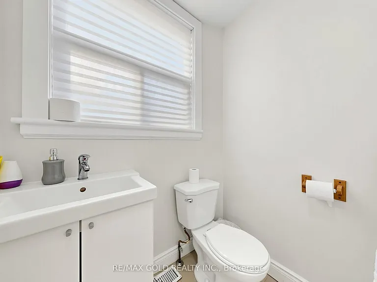 746 King St W — Photo 15