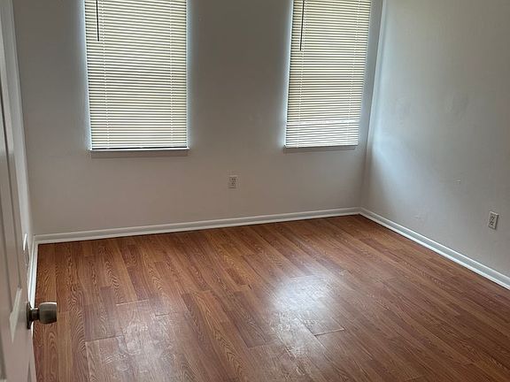 3rd image of 1707 N Dallas St