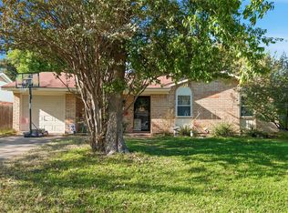 562 W Ferndale Ln, Grand Prairie, TX 75052