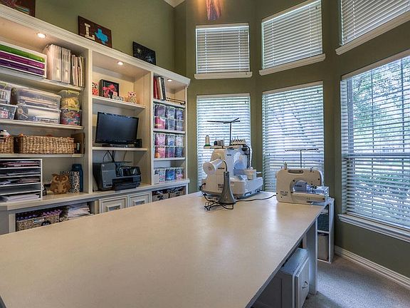 4th image of 2927 Castlerock Ct