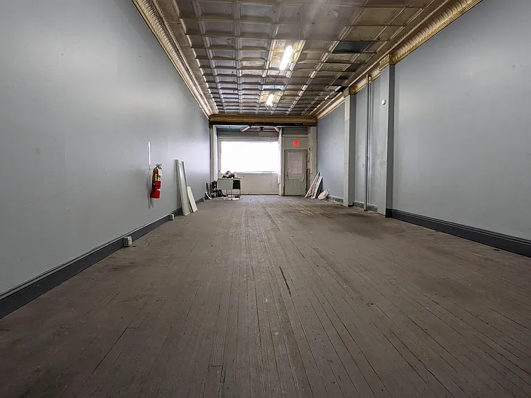 319 S Main St — Photo 2