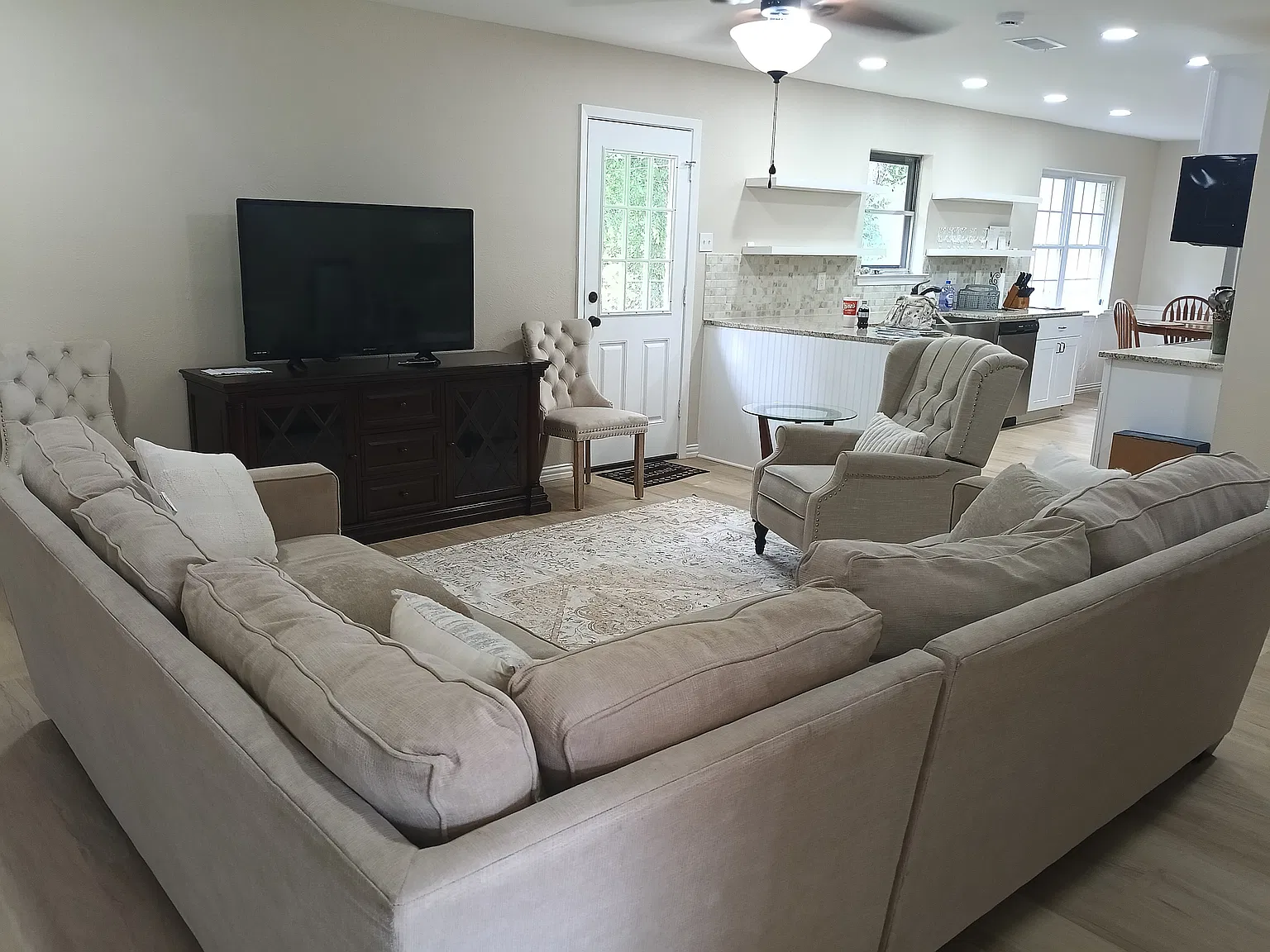 5 bed, 1643 sqft, $980 — Photo 4