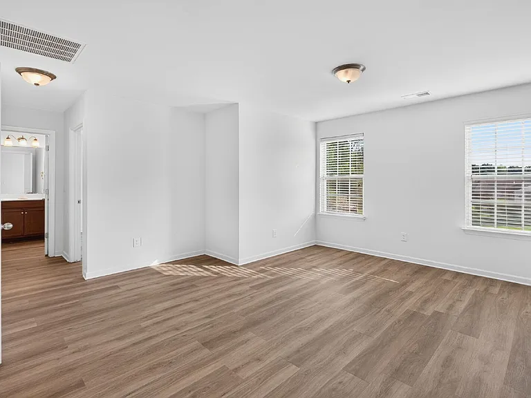 2472 Melfield Dr — Photo 9