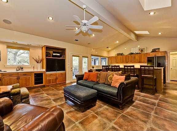 5th image of 708 Lakeway Dr