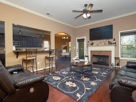 3rd image of 2067 Kerry Cir