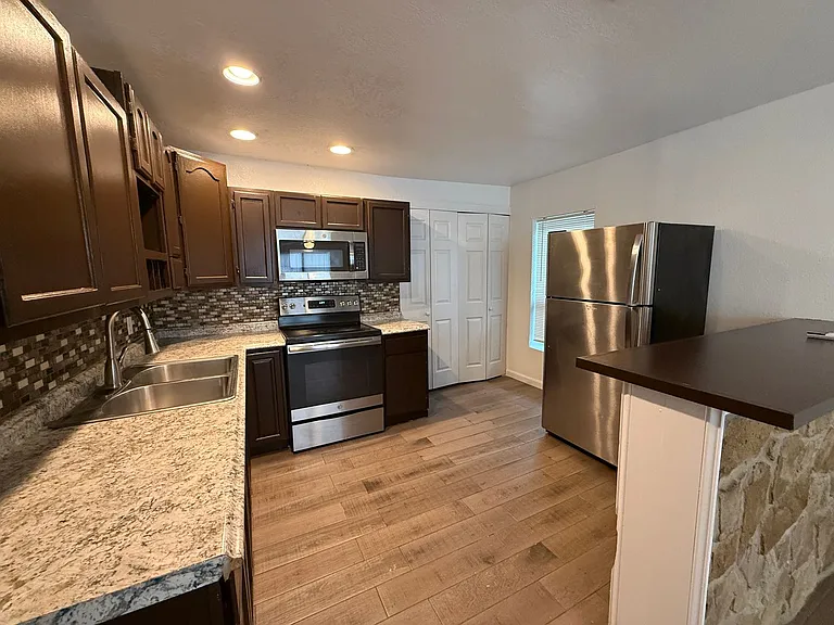 214 Aztec Aly — Photo 3