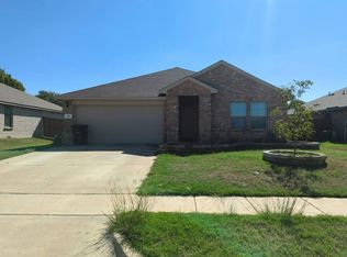 718 Wolf Creek Dr, Cleburne, TX 76033