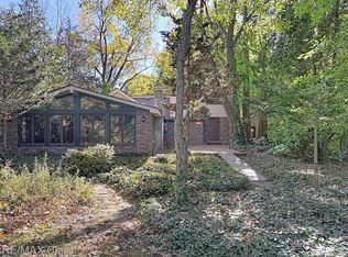 3816 Covert Rd, Waterford, MI 48328