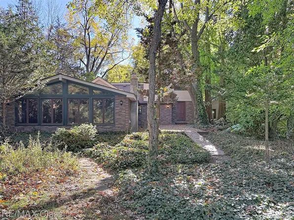 3816 Covert Rd, Waterford, MI 48328