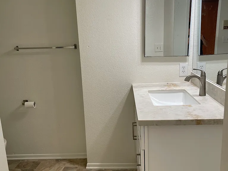 10715 Missouri Ave #304 — Photo 12