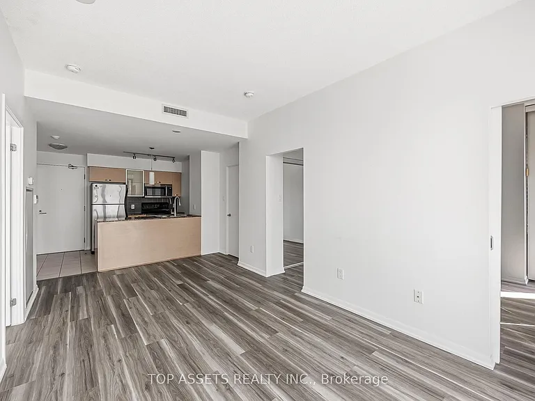 37 Grosvenor St #2109 — Photo 11